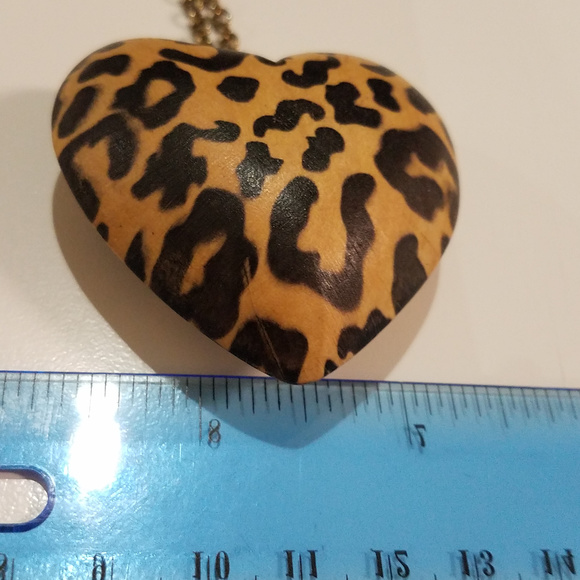 Large Wooden Leopard Print Pendant Necklace - Picture 6 of 6